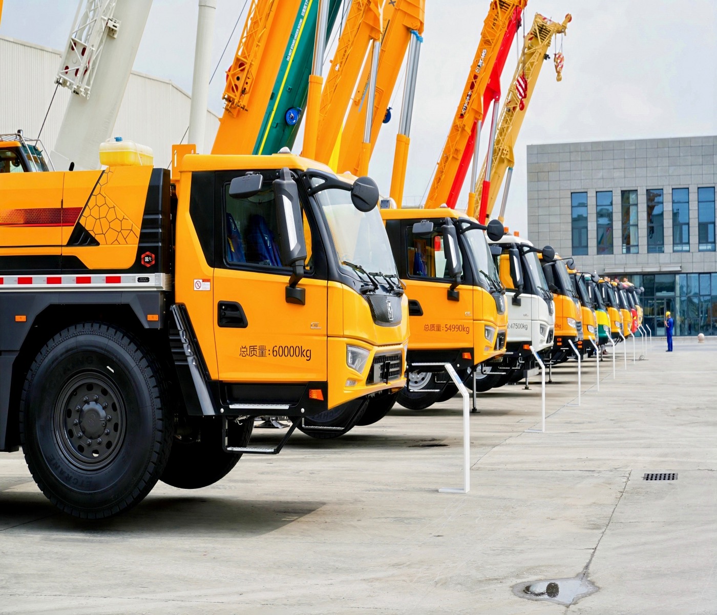 Aerolift mobile crane on site